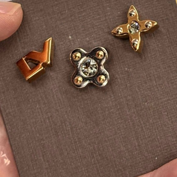 RARE LOUIS VUITTON LOVE LETTERS EARRINGS - Picture 3 of 6